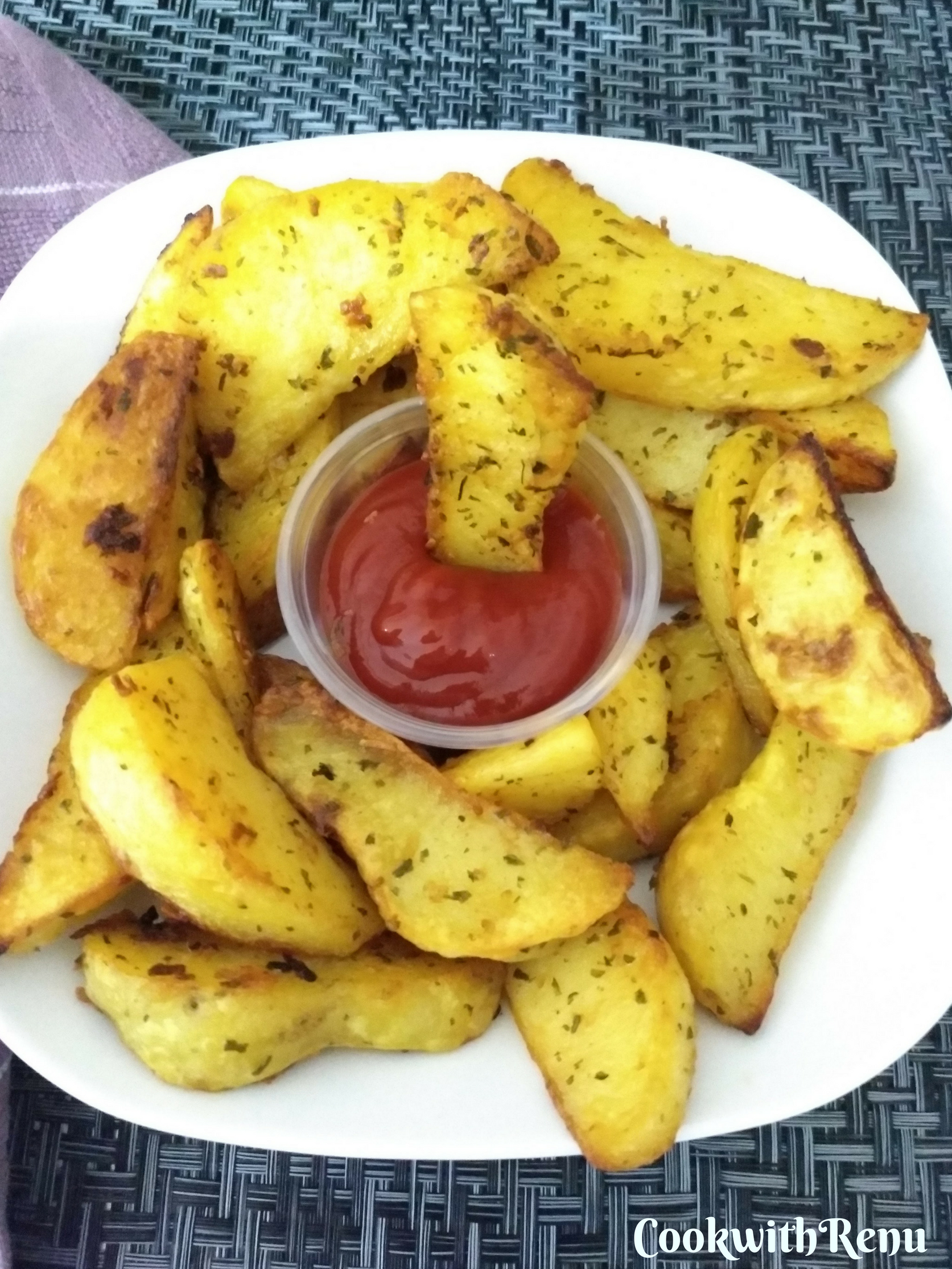 Crispy Garlic Baked Potato Wedges