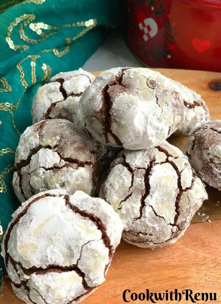 Closer Look of Chocolate Crinkle Cookies