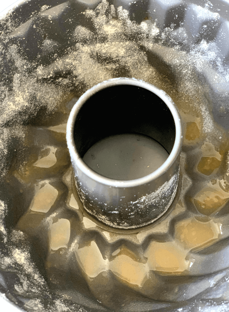 Greasing of the cake tin