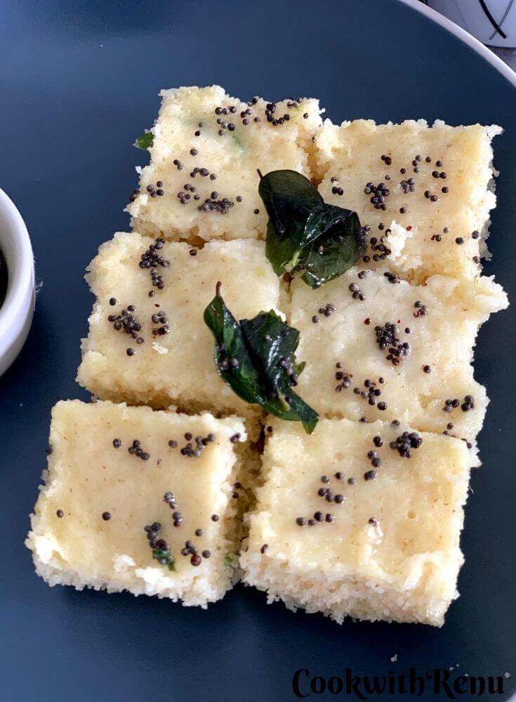 Close up look of 6 Rava Dhokla pieces being served in a plate
