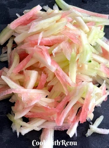 The cut Julienne of the watermelon rind (White part)