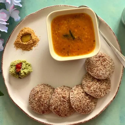 Fermented Ragi Idli are healthy, steamed vegan & gluten free breakfast/meal made using nutritious whole Ragi seeds also known as Finger Millet or Nachni.