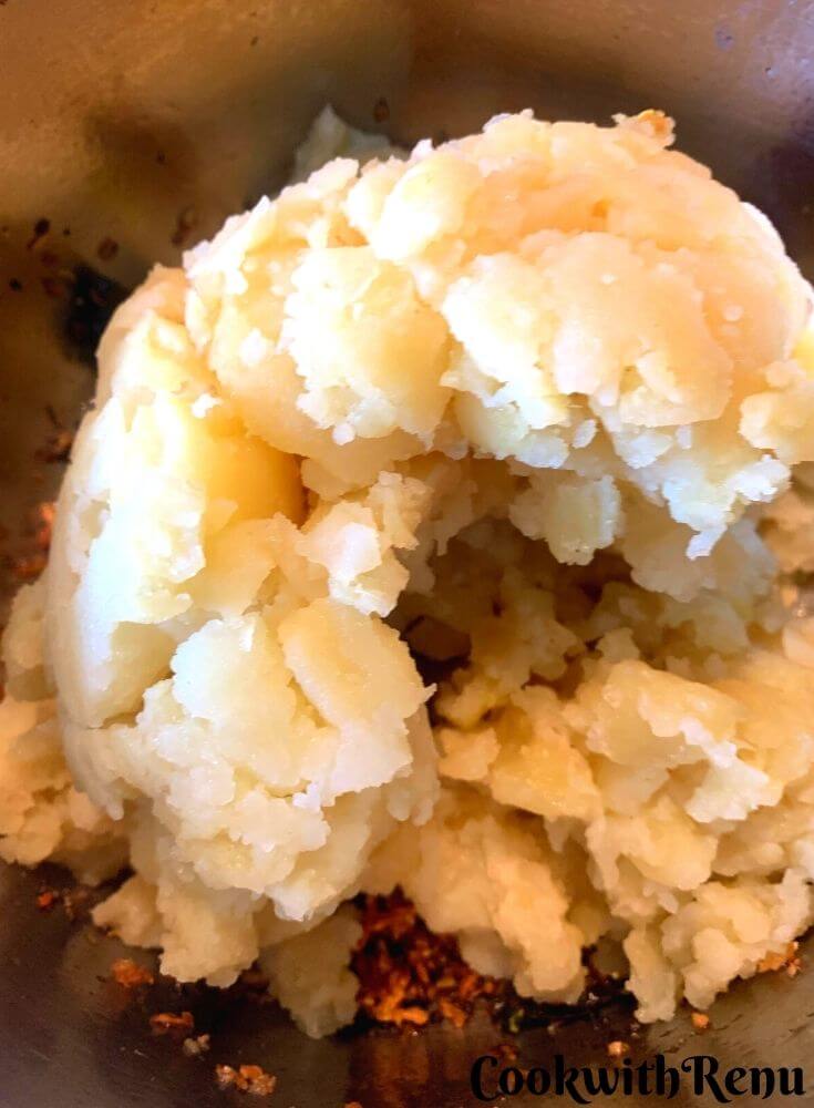 Adding potato in the tempering