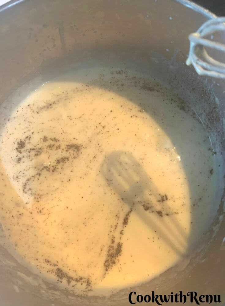 Adding black pepper in the sauce