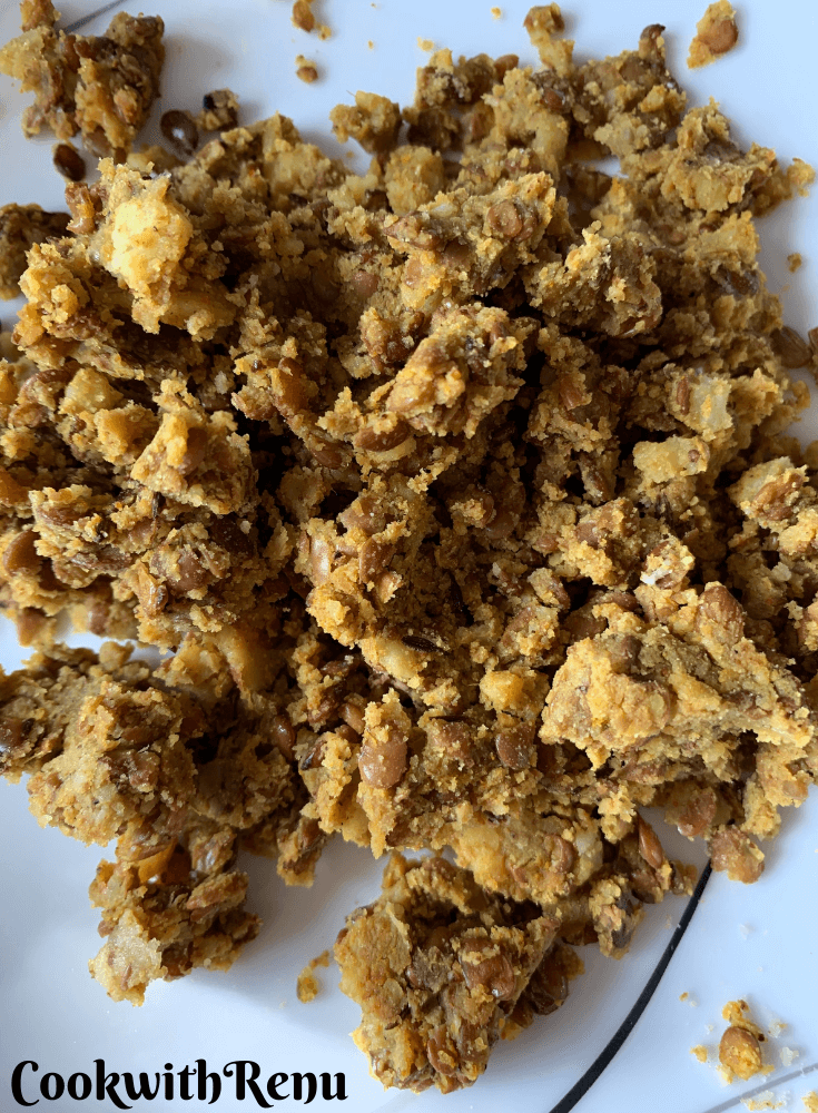 The horse gram dal being crushed coarsely