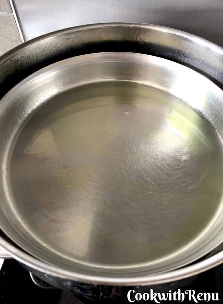 The steamer and the plate getting ready