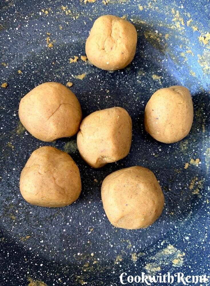 Dividing the puran/stuffing into parts