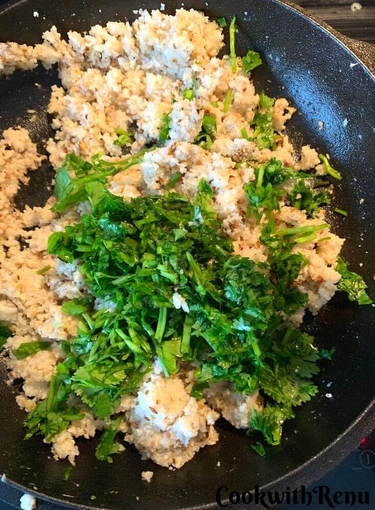 Adding coriander to the stuffing