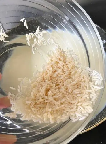 Adding Soaked Rice to the milk