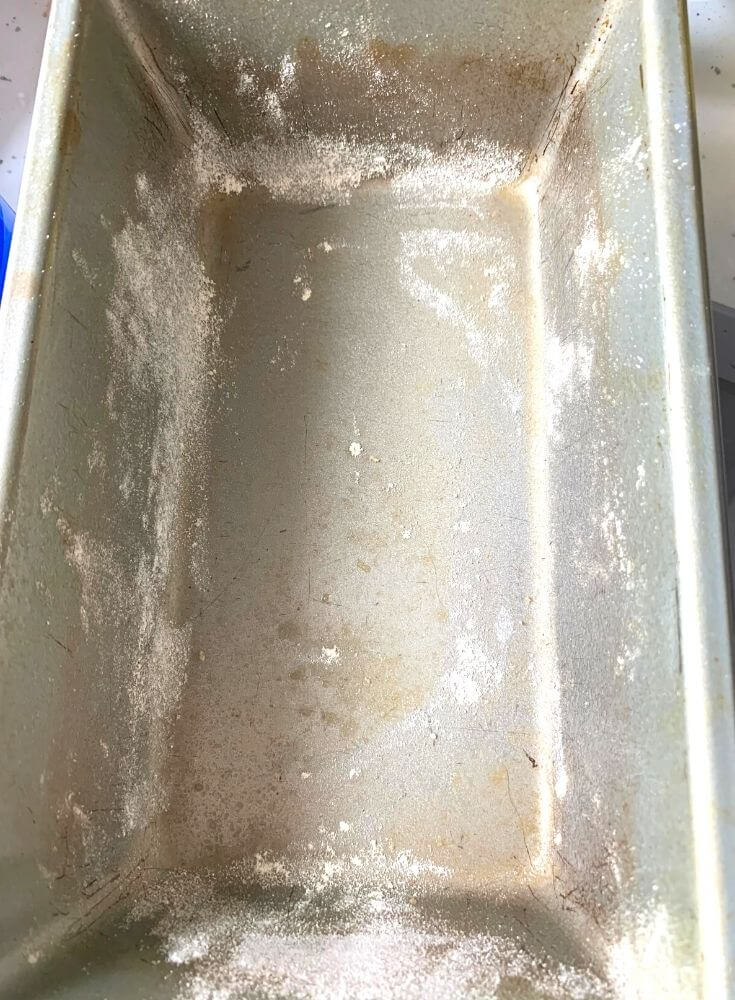 Dusting the loaf tin
