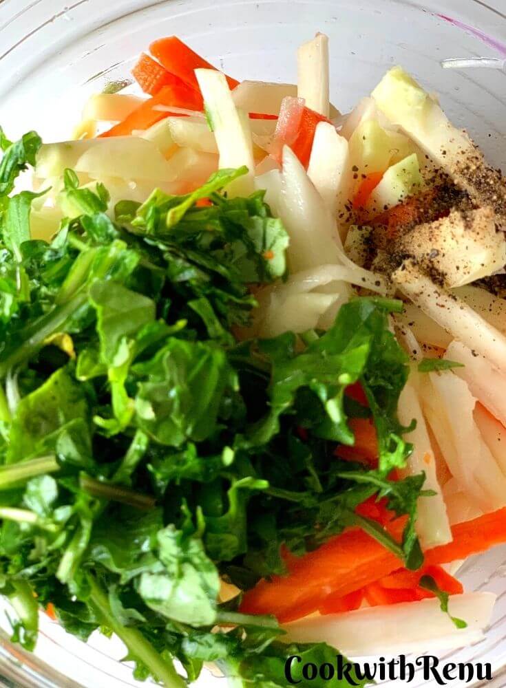 Spinach and black pepper added to Kohlrabi & Carrot