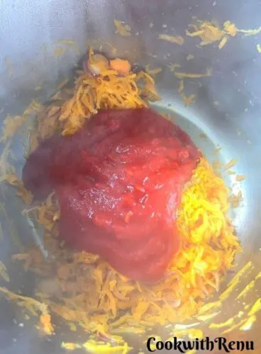 Adding Tomato puree in in the Instant Pot