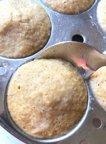 Taking out Idlis with the help of a spoon