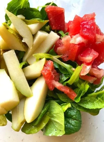 Cut pieces of Lettuce, Pear and Grapefruit