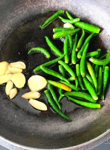 Making of Green Chilli Thecha
