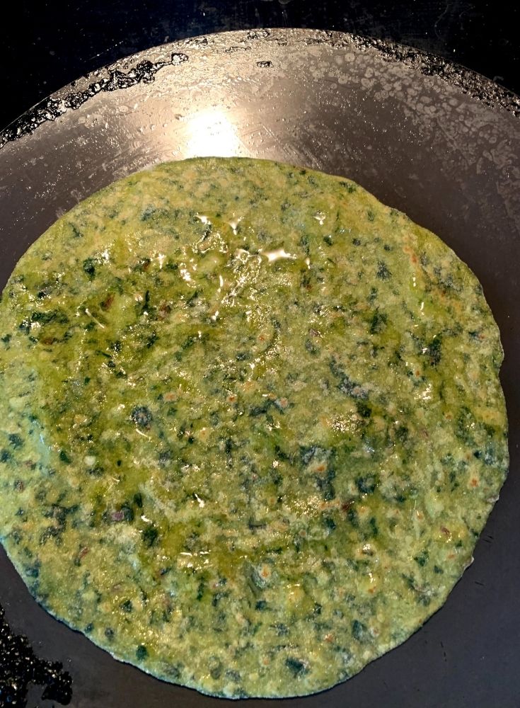 Applying oil to the paratha