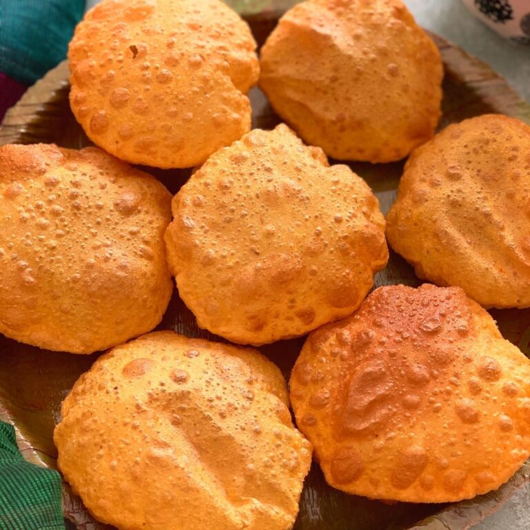 Pooris arranged in a plate
