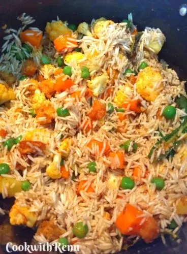 Mixing of vegetables, Mangodi, masalas and rice