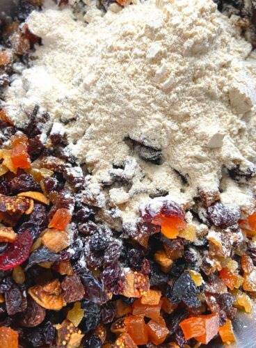 Flour added in Christmas dried fruits