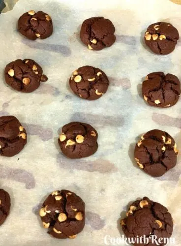 baked chocolate chip vegan cookies