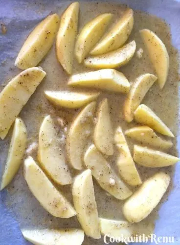 Adding water, lemon juice, salt and pepper in potatoes