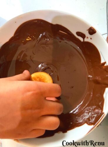 Adding chocolate glaze