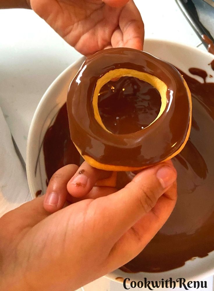 Adding chocolate glaze