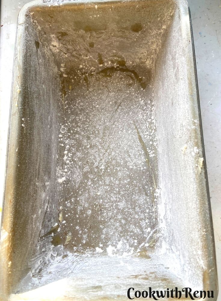 Pan being ready for the cake to be baked