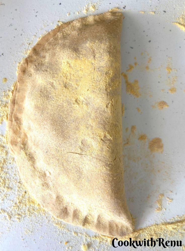 Dough sealed and dusted with maize