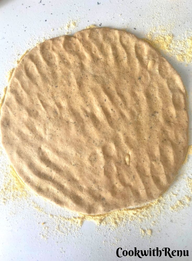 Rolled dough dusted with maize flour