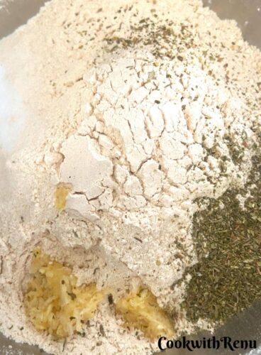 The flour Mixture with herbs and garlic