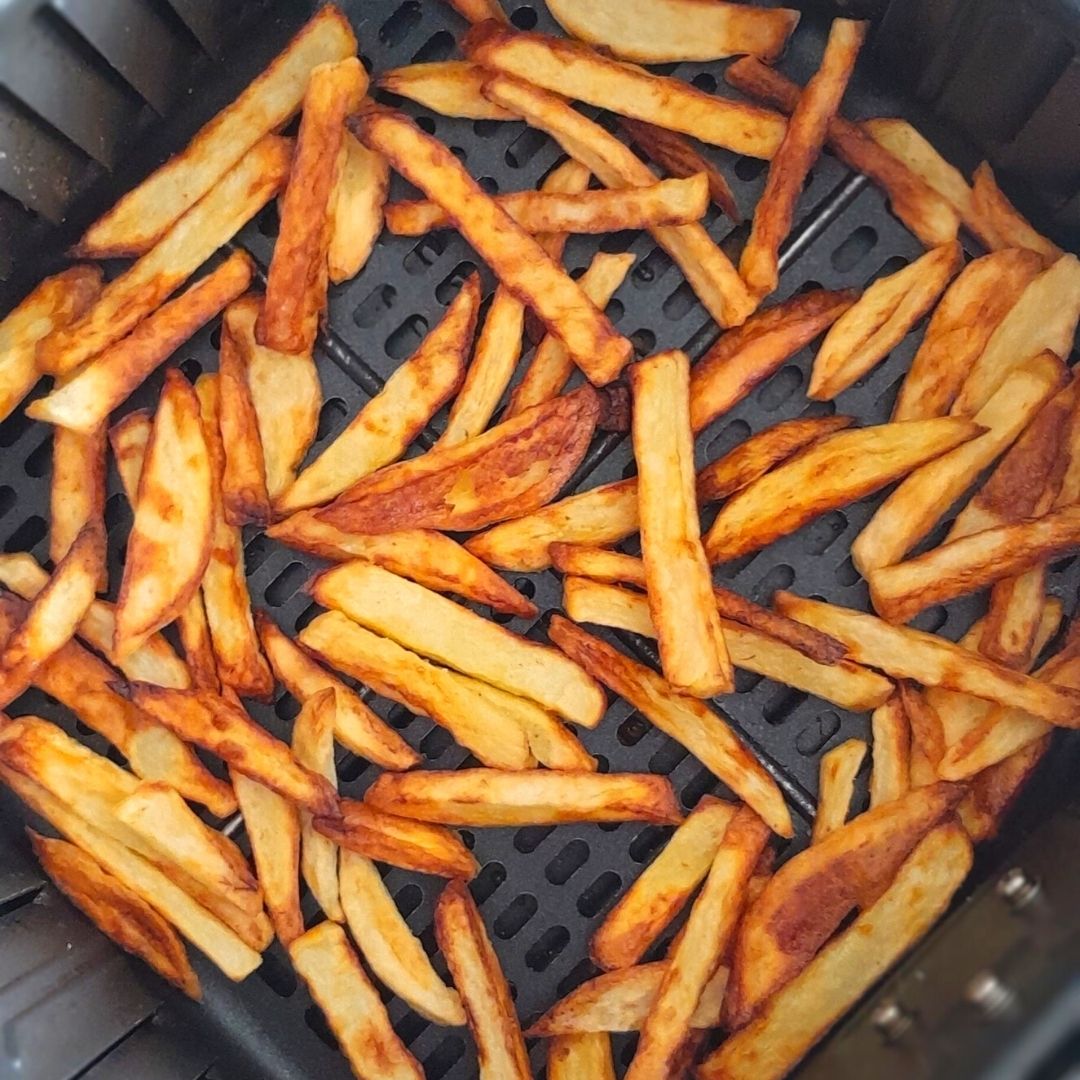 https://cookwithrenu.com/wp-content/uploads/2022/05/Air-fryer-French-Fries_-Featured-Image.jpg