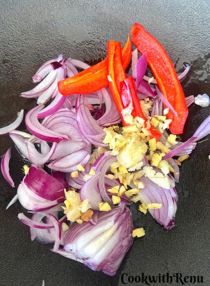 Onion, garlic, pepper added to oil