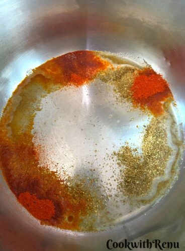 Adding of spices in oil