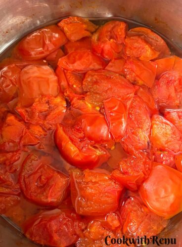Cooked tomatoes for ketchup.