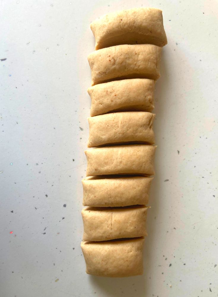 Log cut into uniform small bites