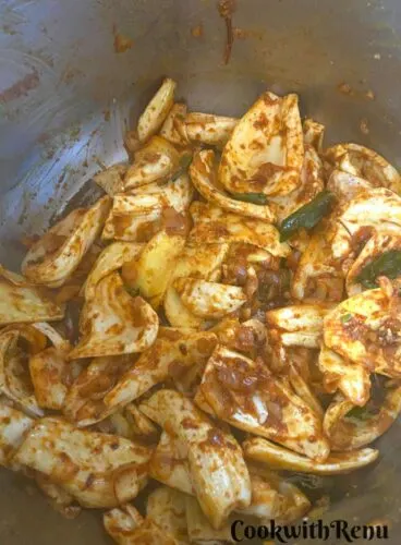 Mixing of Jackfruit along with spices