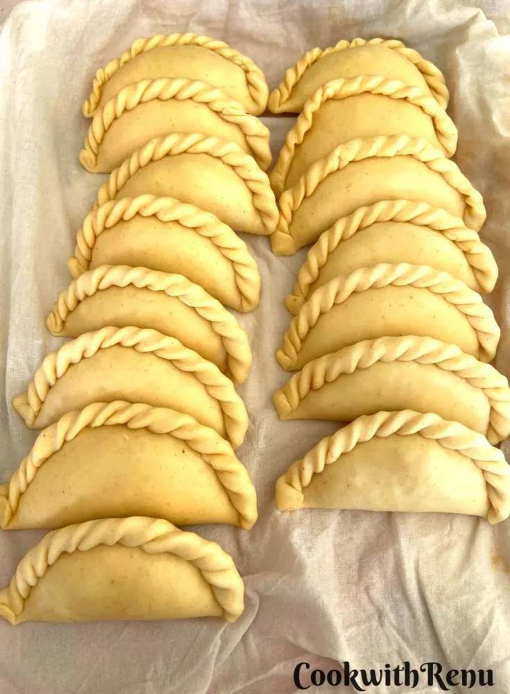 Gujiyas all shaped and ready to be fried.