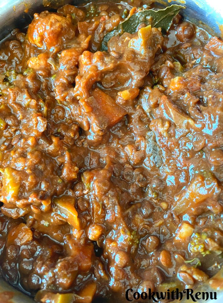The curry or the base for Vegetarian Shepherds pie is ready and in a pot.