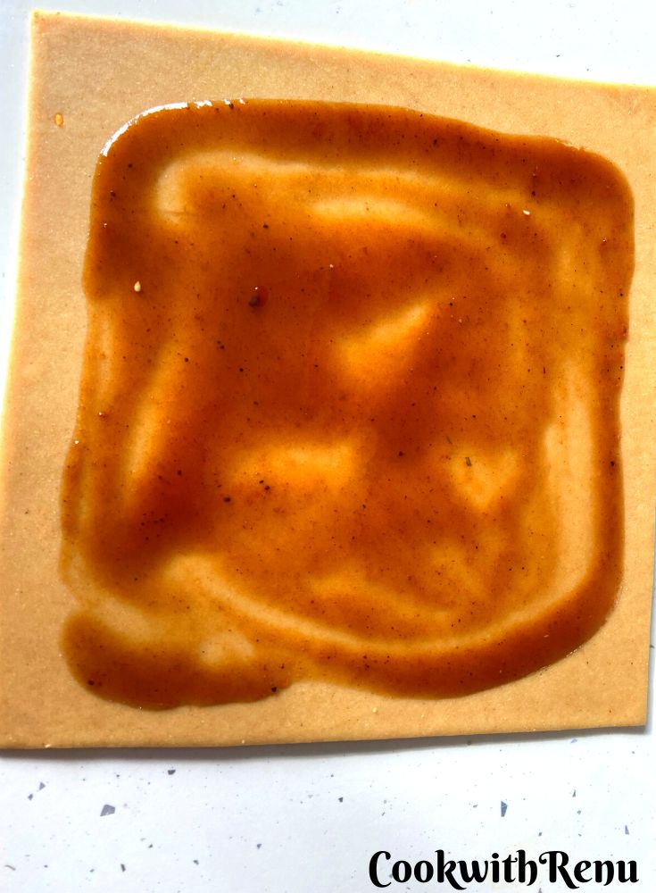 Spreading of the tamarind chutney