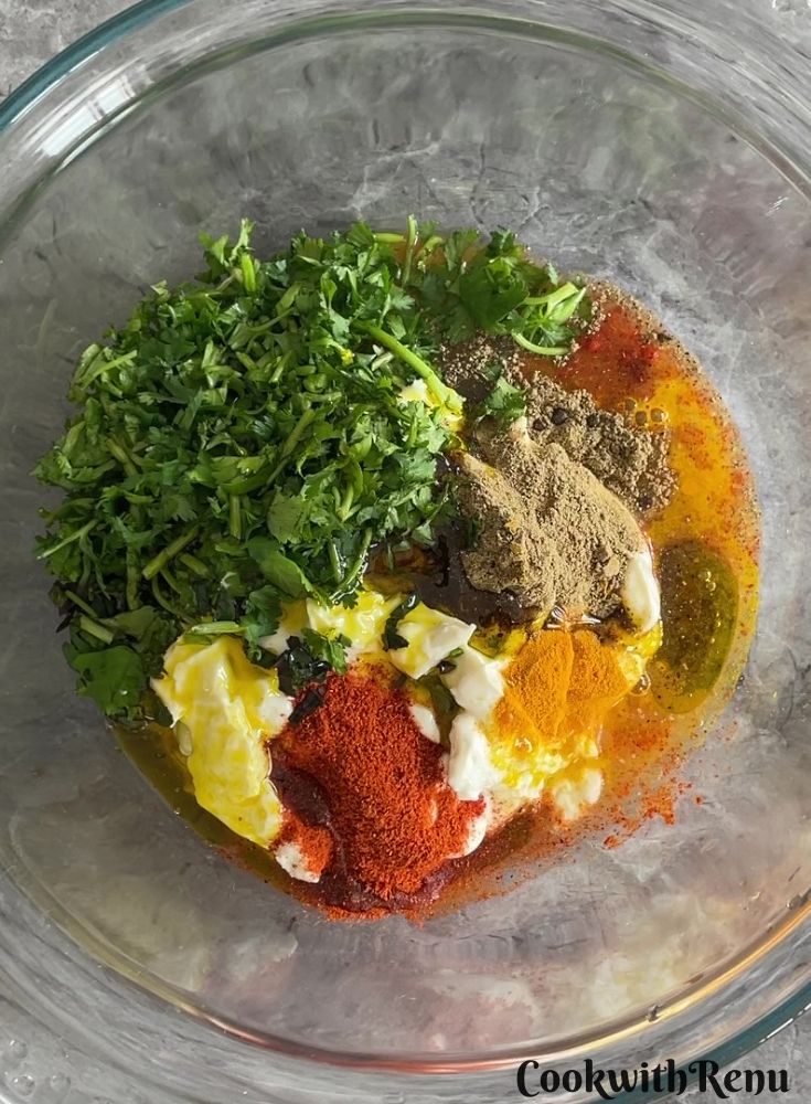 Preparing the yogurt spice mixture