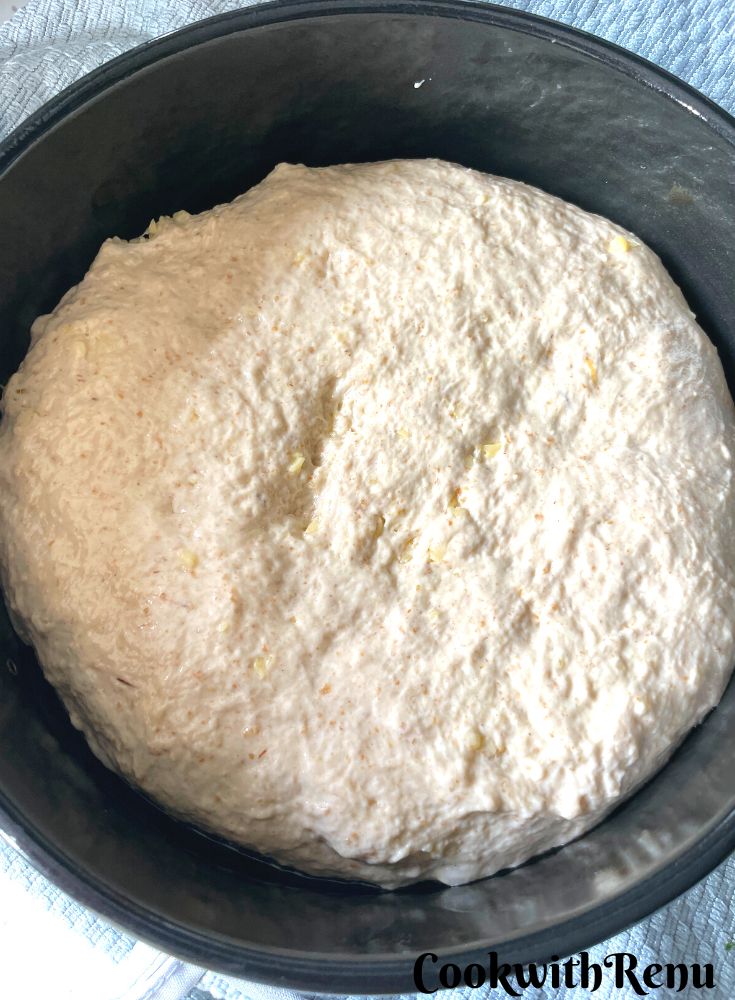 Focaccia shaped in tin,