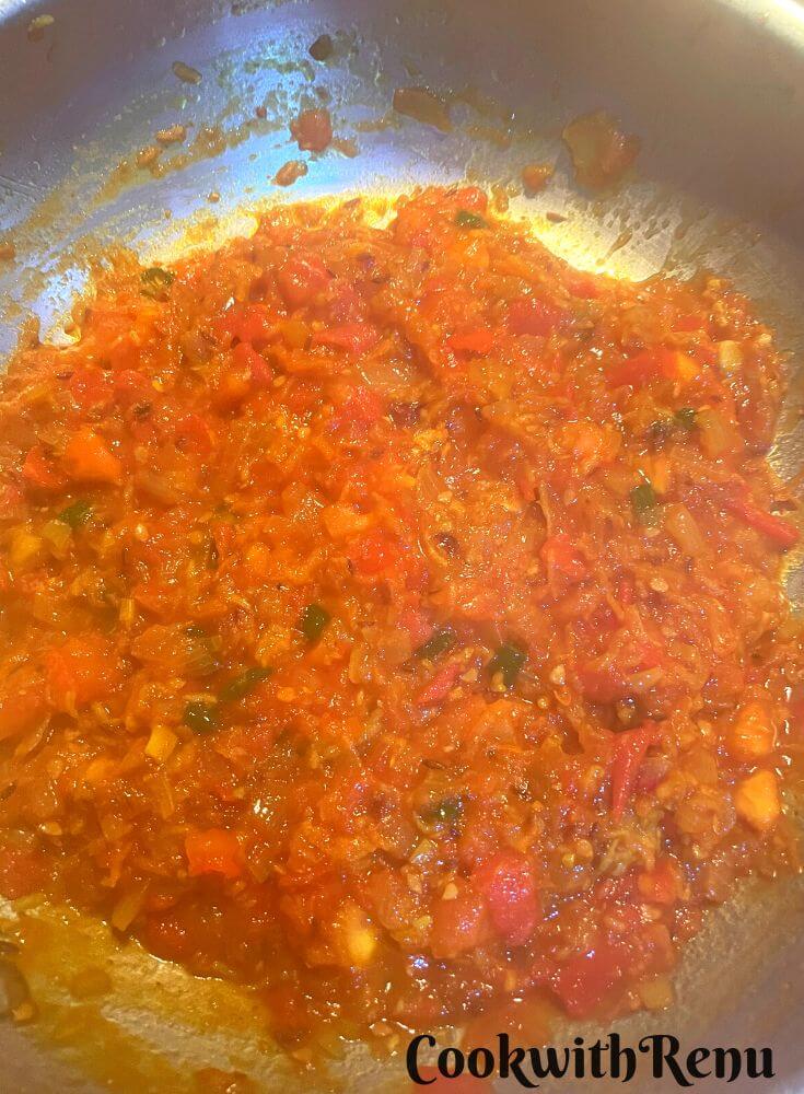 Cooked onion tomato masala