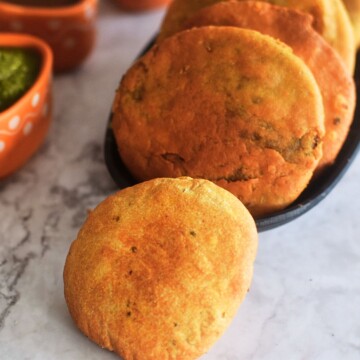 Front view of Air Fryer Baked whole wheat kachori. in front and behind some fried kachori.
