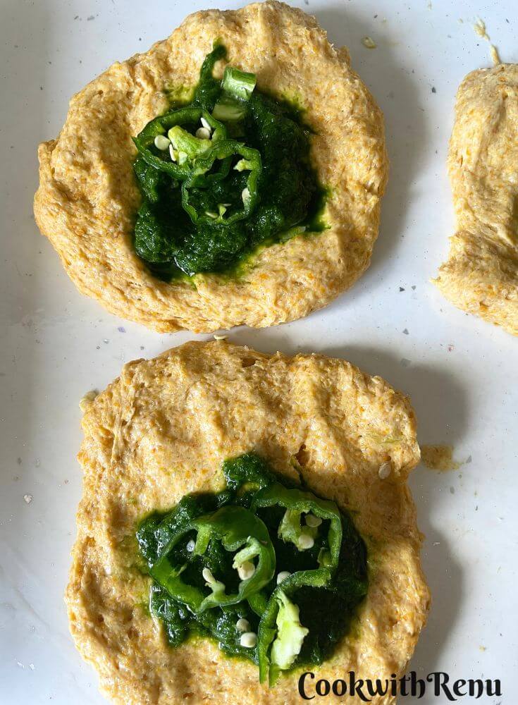 Rolls stuffed with fresh pepper and wild garlic puree