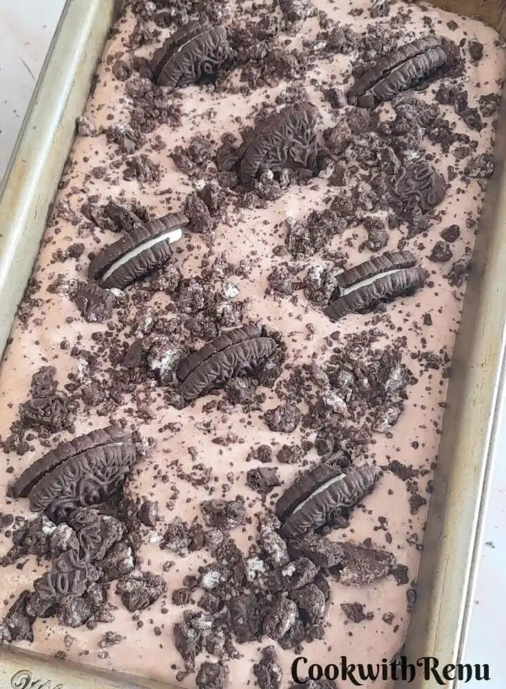 4 Ingredient Oreo Ice Cream to be freezed in a freezing container.