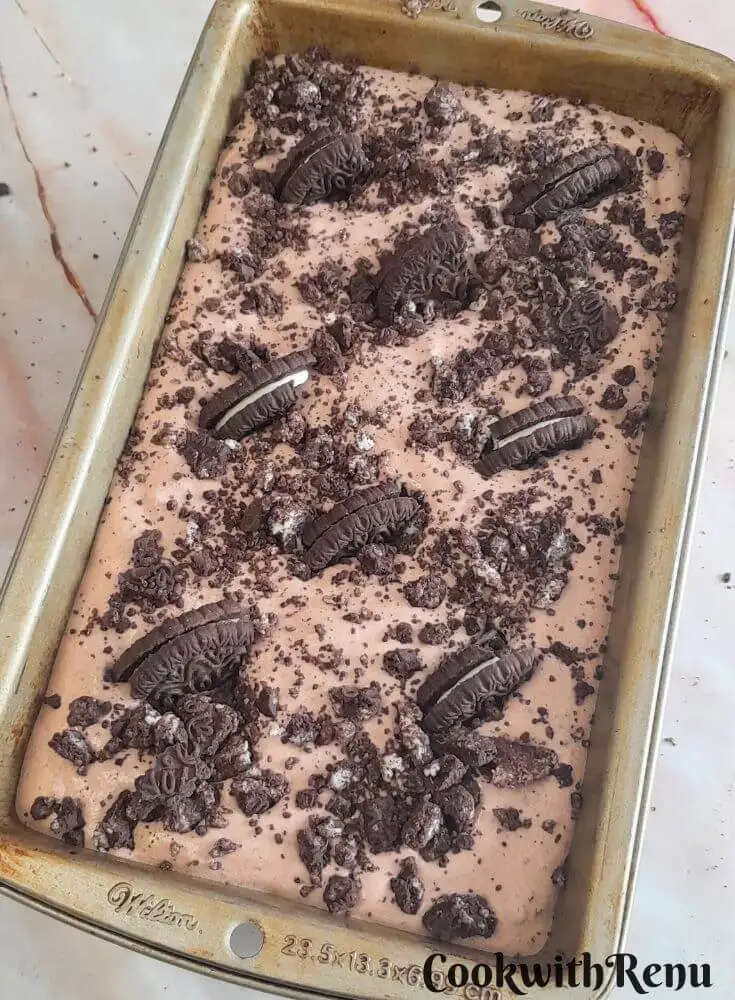 4 Ingredient Oreo Ice Cream to be freezed in a freezing container.
