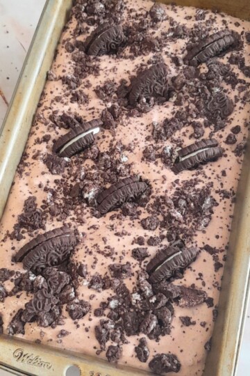 4 Ingredient Oreo Ice Cream to be freezed in a freezing container.