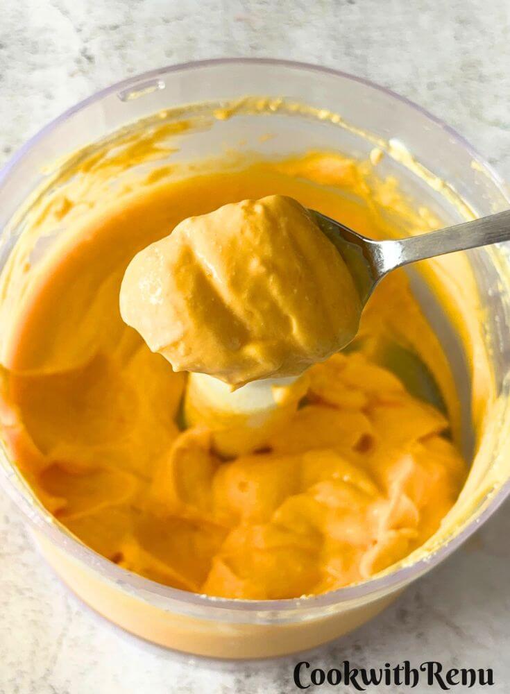 Texture of the puree before it is being freezed.