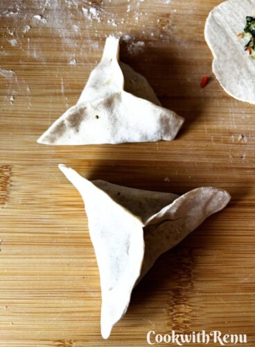 Triangle-shaped momos on a board.
